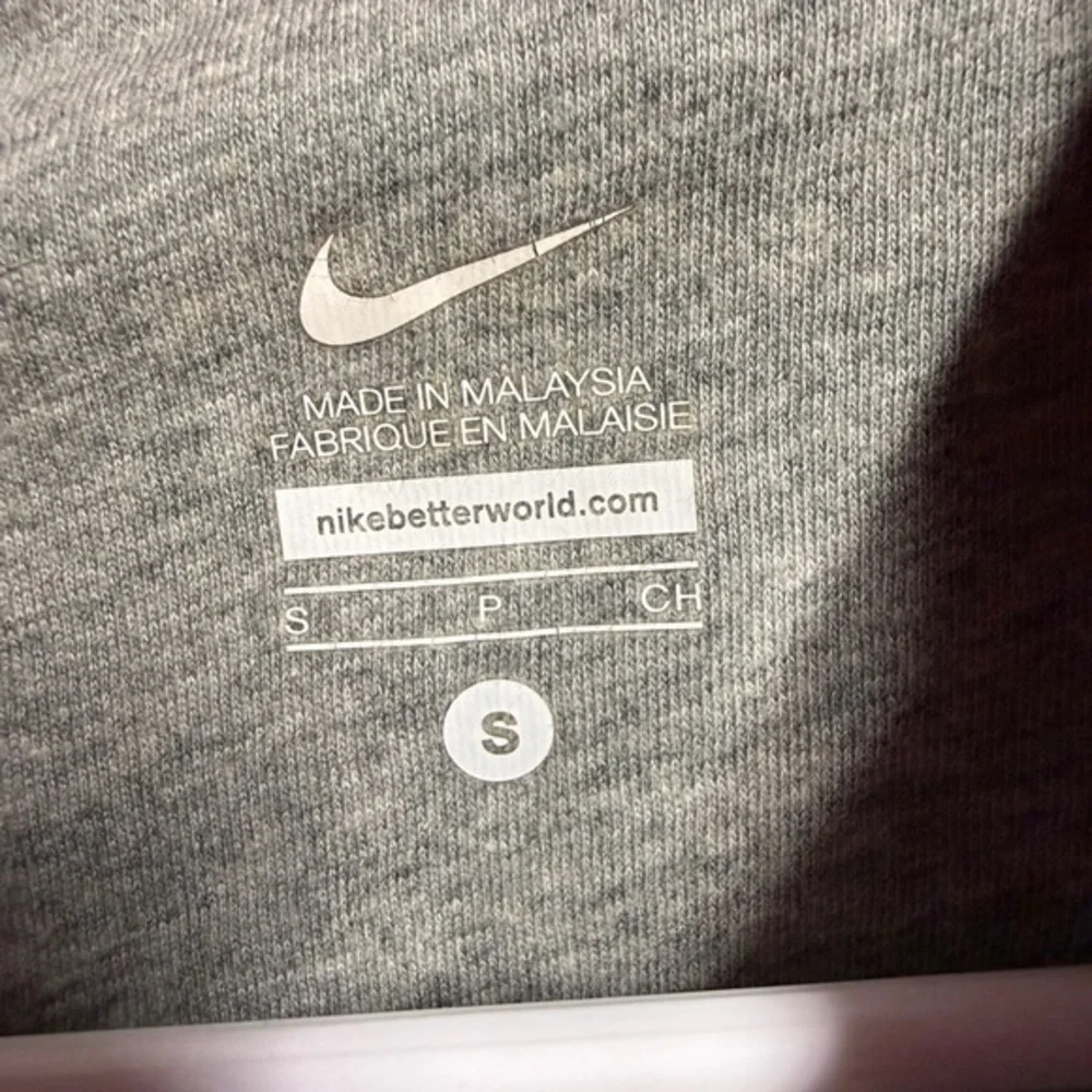 Nike hoodie fuchsia